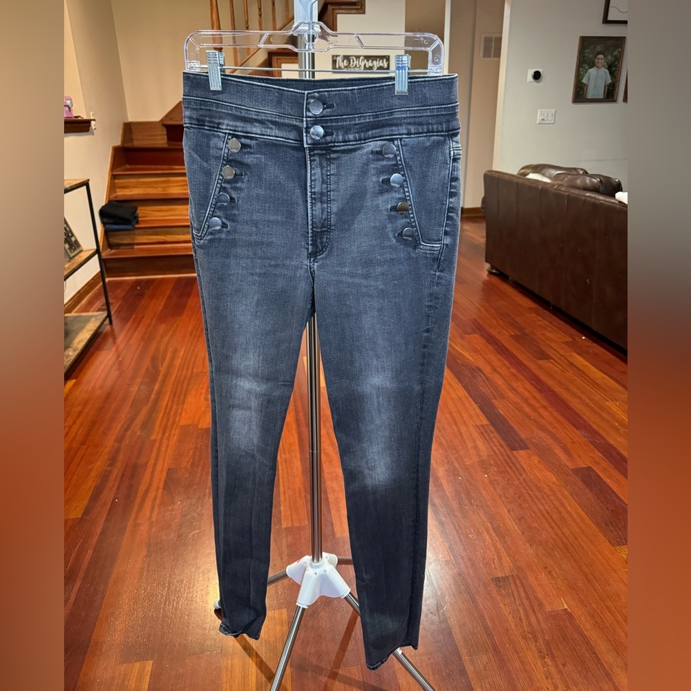 Women’s High-rise Black Jeans